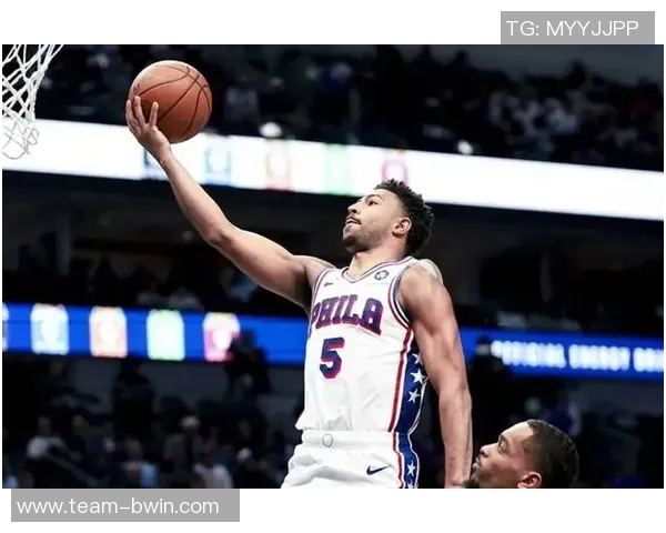 格莱姆斯外线火力全开13投7中三分精准6中4独揽22分助攻抢断齐飞 格莱姆斯外线火力全开13投7中三分精准6中4独揽22分助攻抢断齐飞